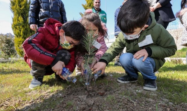 Başkan Kılıç miniklerle fidan dikti
