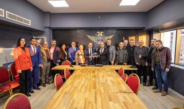Başkan Soyer Ege Bölgesi Sivas Dernekleri Federasyonu'nu ziyaret etti