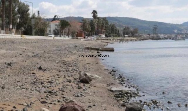 İzmir Foça'da deniz 20 metre çekildi