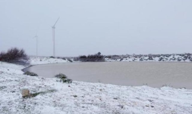 İzmir'in Çeşme ilçesinde kar yağıyor