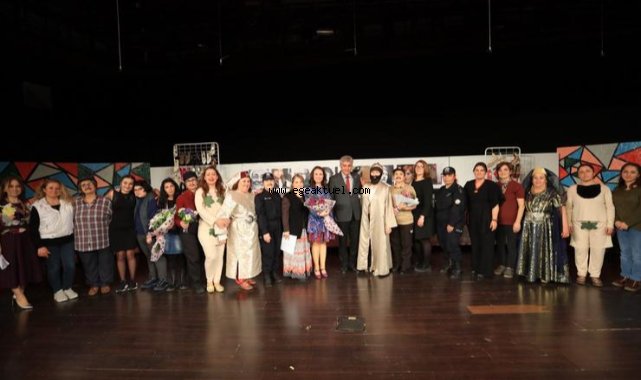 ‘Kadınlık Bizde Kalsın’ Güzelbahçe’de Sahnelendi