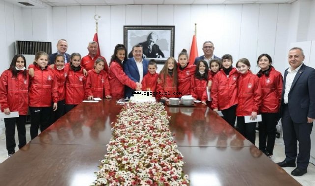 Konak’ın U-13 Kız Futbol Takımı Türkiye Finalinde
