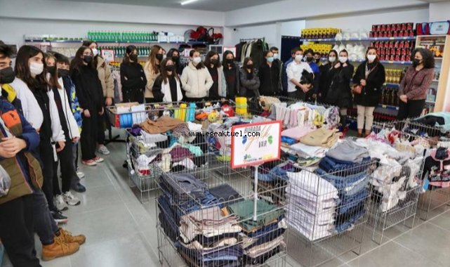 Sosyal Market’e öğrenci desteği