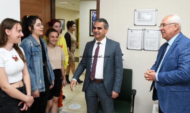 Başkan Selvitopu iftara davet eden öğrencileri kırmadı