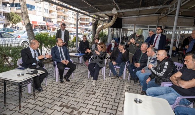 Başkan Soyer Bergama'da dükkanları yıkılan esnafı ziyaret etti