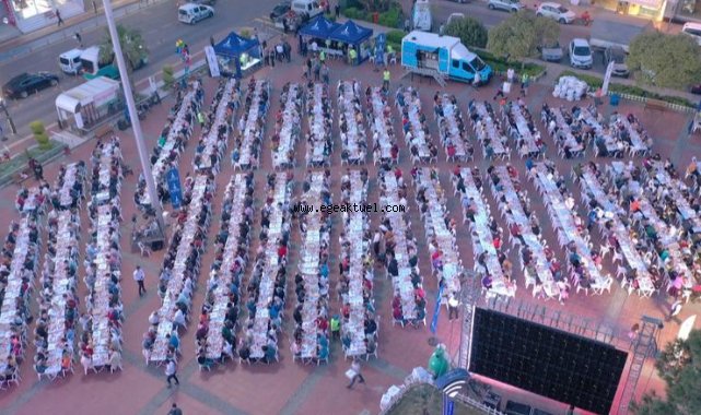 İzmir Büyükşehir Belediyesi’nin iftar sofrası Aliağa’da kuruldu