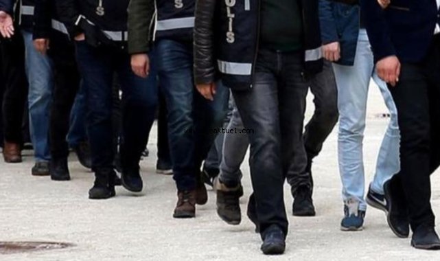 İzmir'de kaçakçılık operasyonlarında 13 kişi yakalandı