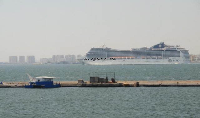 Yüzen otel İzmir Limanı’na demir atacak