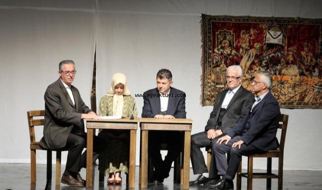Başkan Arda tiyatro sahnesinde