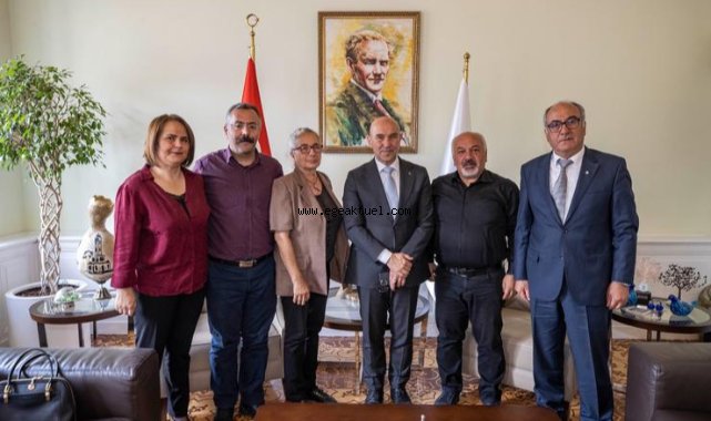 Başkan Soyer Buca Cezaevi Özgürleşirken Platformu üyeleriyle buluştu