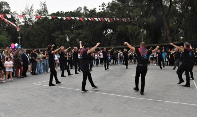 Bornova’da Halk Dansları Festivali