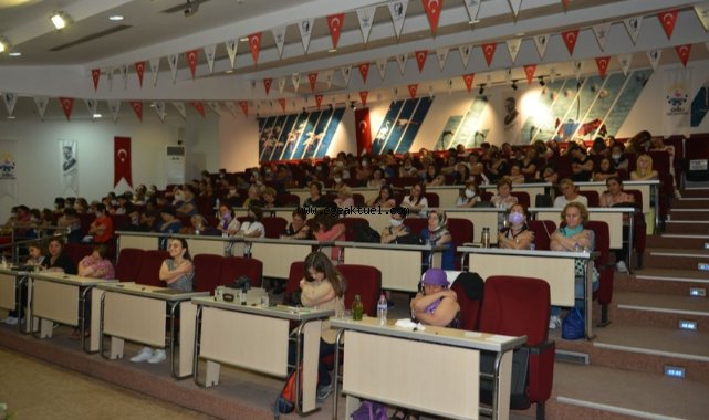 Çiğli’de Meme Kanseriyle Mücadele Eğitimleri Sürüyor
