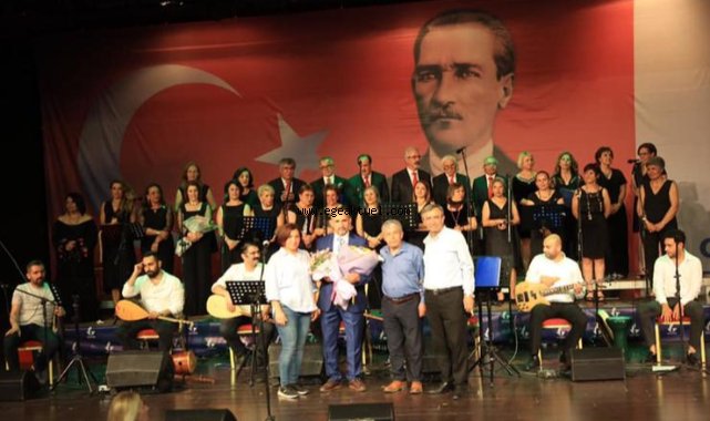 Güzelbahçe Türk Halk Müziği Korosu’ndan muhteşem konser