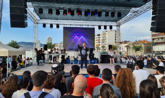 İzmir Uluslararası Gençlik ve Dans Festivali renkli görüntülere sahne oldu