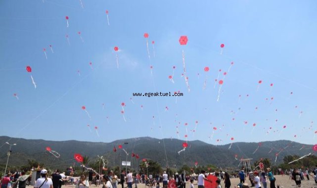 Menderes’te gökyüzü uçurtmalarla renklendi