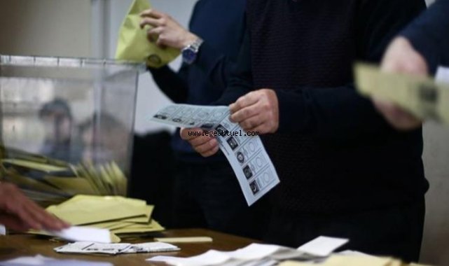 AK Parti'de erime devam ediyor