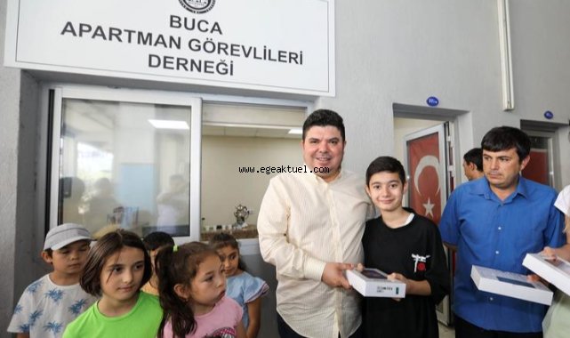 Başkan Kılıç’tan apartman görevlilerinin çocuklarına sürpriz