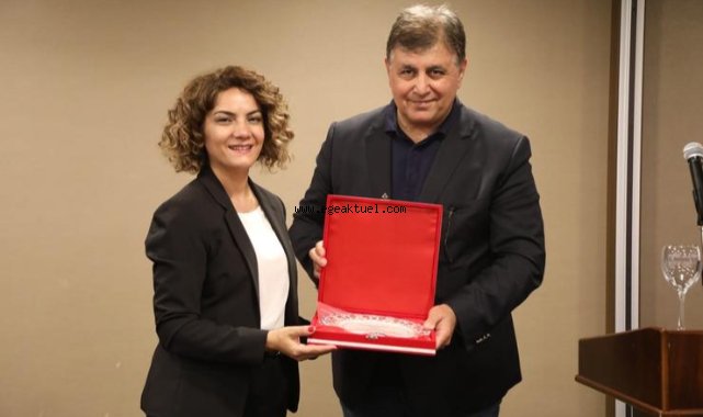 Başkan Tugay’a “Sıfır Ayrımcılık Derneği Sağlık Politikaları Özel Ödülü”