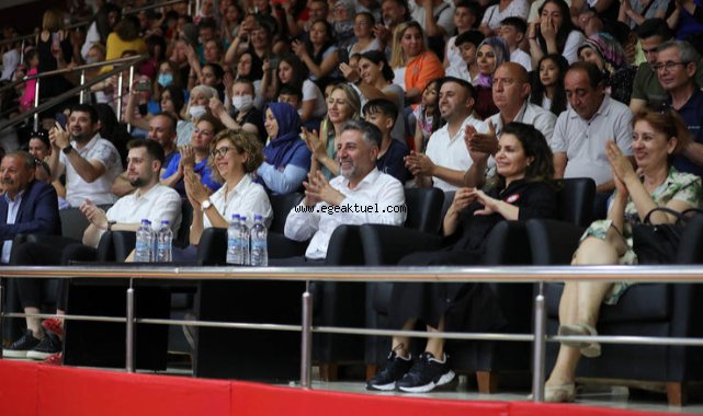 Bayraklı’nın Yaz Spor Okullarına renkli açılış