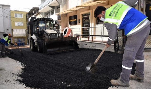 Bornova’da yollar hızla yenileniyor