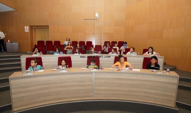 Gaziemir’in çocuk meclisinde okul sorunu ele alındı