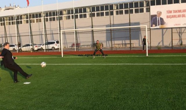 Bornova’da futbol sahaları yenileniyor