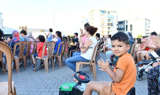 Çiğli Belediyesi Tiyatro Tırı Mahalle Turuna Çıktı