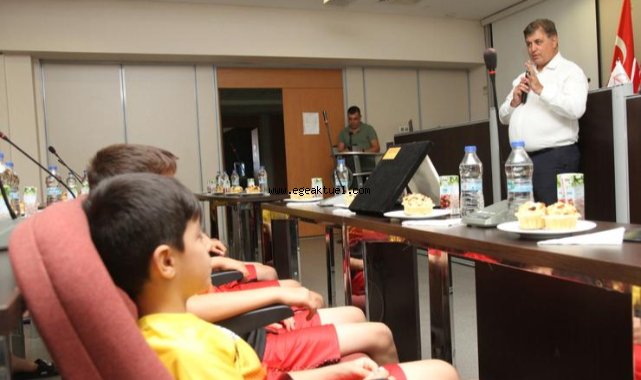 Mardinli çocuklar Başkan Tugay’ı ziyaret etti