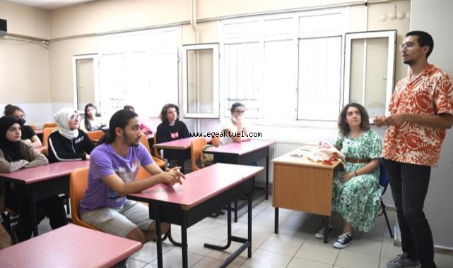 Üniversiteye hazırlanan gençlere anlamlı destek