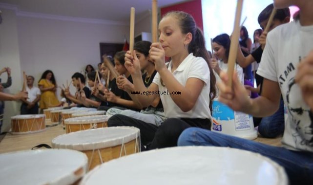 Basamak yaz okullarına renkli kapanış