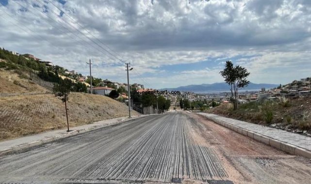 Bayraklı sokaklarına 62 bin metrekare asfalt serimi