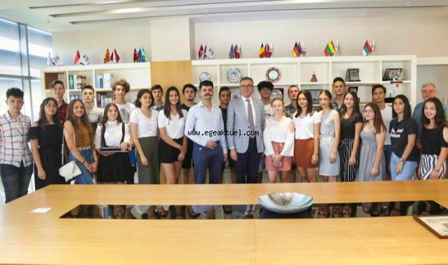 Gaziemir  Gençlik Meclisi yola çıkıyor