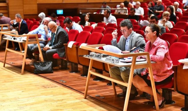 İzmir Büyükşehir Belediyesi depremzedelere desteği sürdürüyor