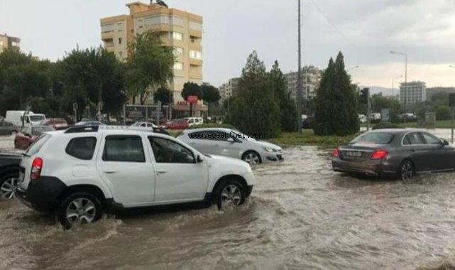 İzmir'de sağanak etkili oldu