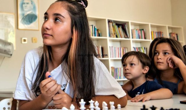 Köylerde çocuklara satranç eğitimi