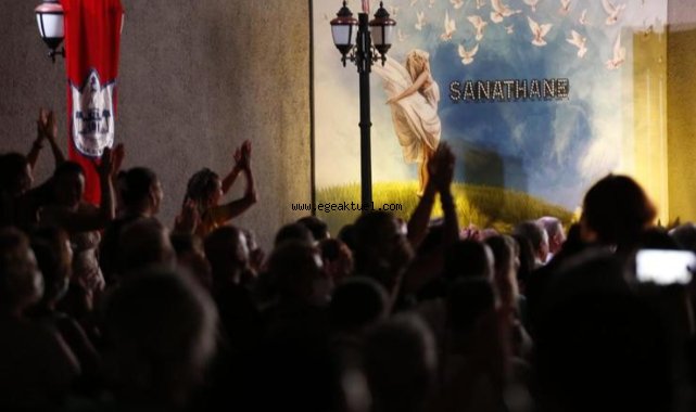Sanathane’de Cümbüş var