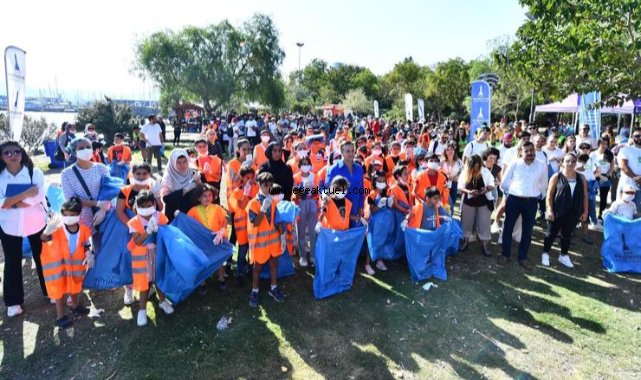 Çevre gönüllüleri İnciraltı Kent Ormanı'nda temizlik yaptı