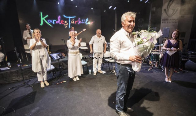 Dünya Barış Günü 'Kardeş Türküler'le kutlandı