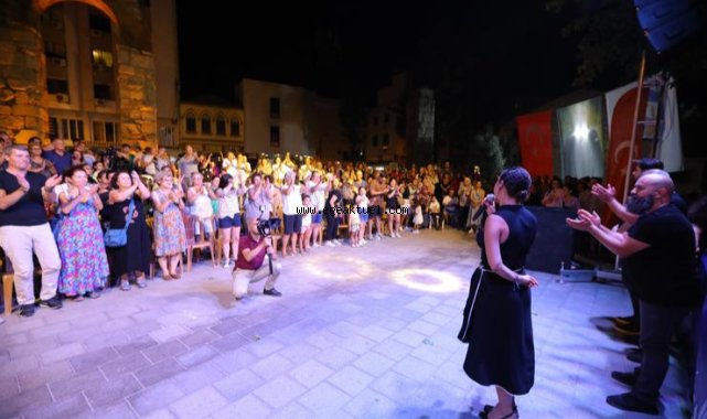 Efes Selçuk’ta barış güvercinleri uçtu