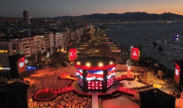 İzmir'in kurtuluşunun yüzüncü yılında tarihi gece