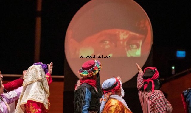 İzmirli muhtarlardan sahnede muhteşem 100’üncü yıl performansı