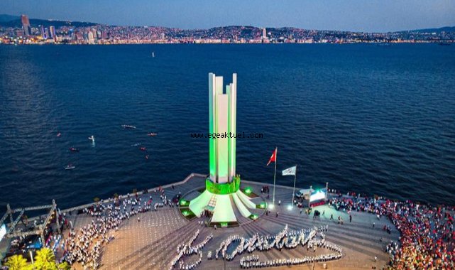 Karşıyaka’da 100. Yıl onuruna dev gösteri: 2022 zeybek tek yürek!