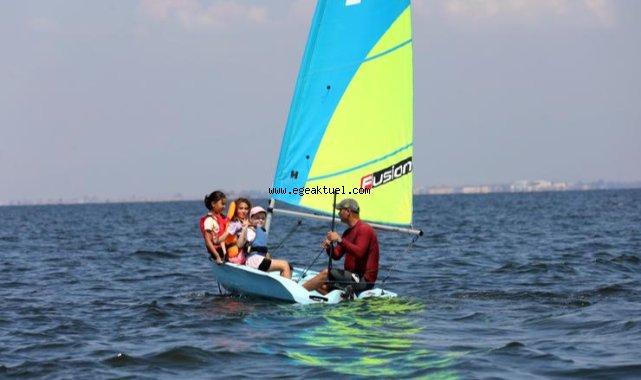 Narlıdere’nin kızları yelken sporuyla tanıştı