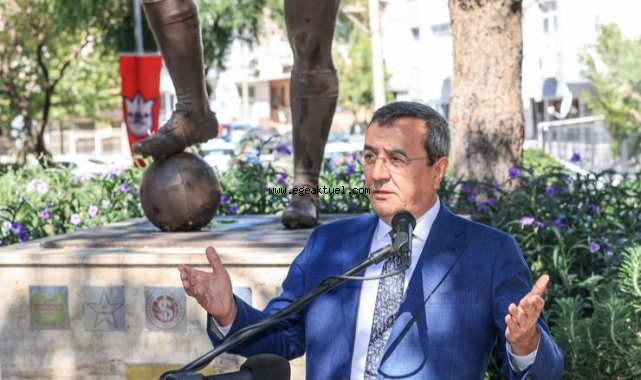 Taçsız Kral Konak’ta anıldı