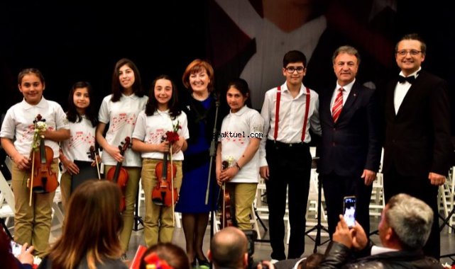 Bornovalı minik müzisyenler Cumhuriyet için çalacak