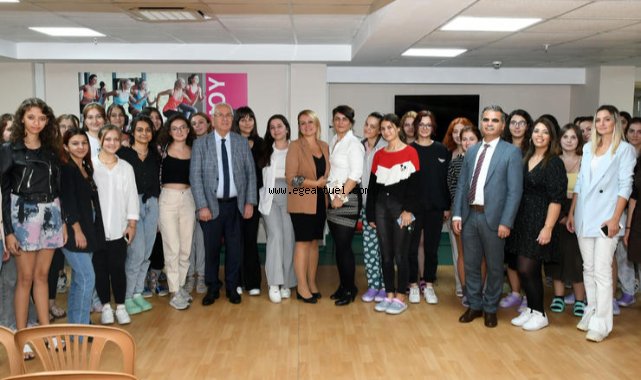 Kız Öğrenci Yurdu'nda keyifli söyleşi