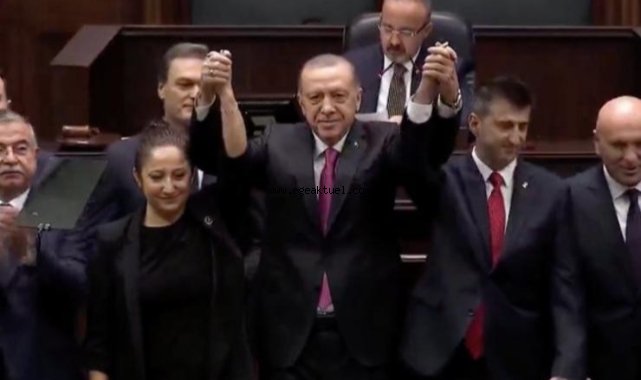 Mehmet Ali Çelebi'ye rozetini Erdoğan taktı