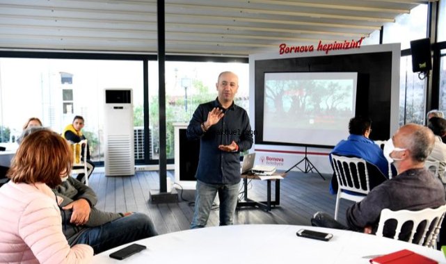 Bornovalı üreticilere zeytin budama eğitimi