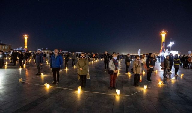 İzmir Ata’ya saygı nöbetinde
