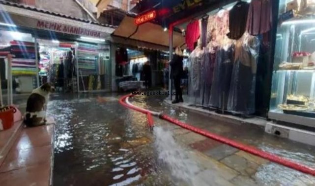 İzmir'de sağanak: Tarihi Kemeraltı Çarşısı'nı yine su bastı